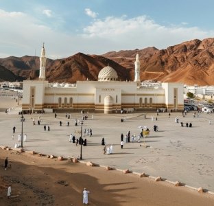 High-angle view of pilgrims circling the Kaaba at Masjid al-Haram, featuring premium 5 star umrah packages amenities.